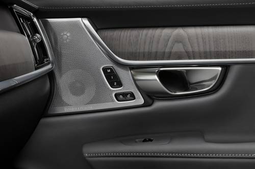 2025 Volvo V90 Cross Country B6 Ultra Wagon Interior Detail
