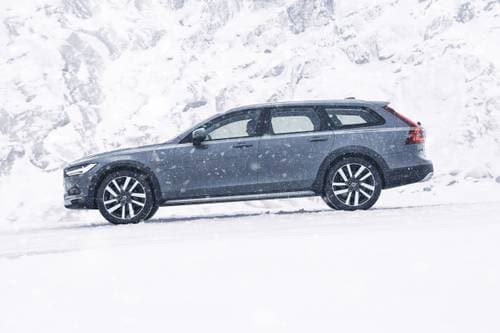 2025 Volvo V90 Cross Country B6 Ultra Wagon Profile Shown