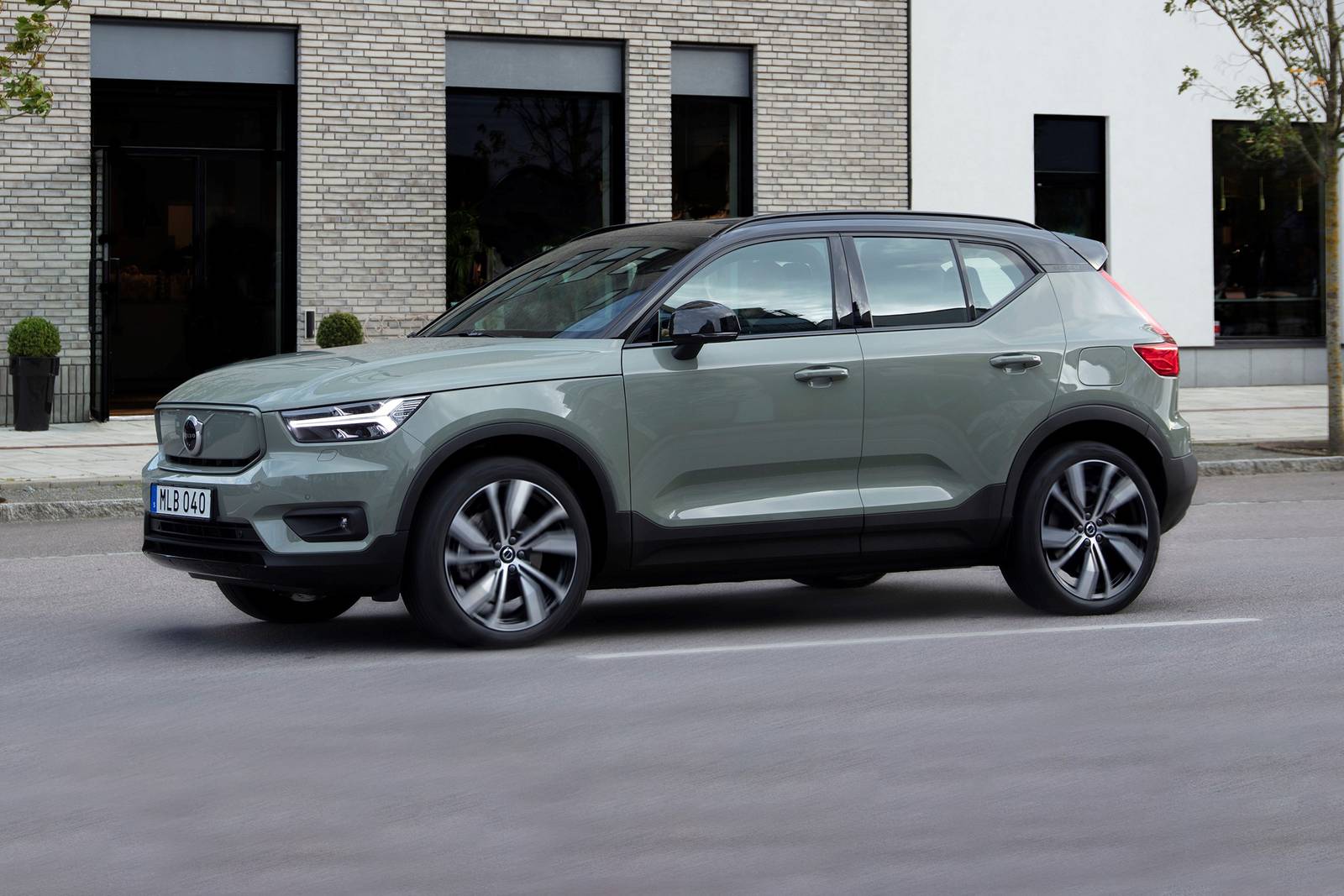 2021 Volvo XC40 Recharge Review & Ratings | Edmunds
