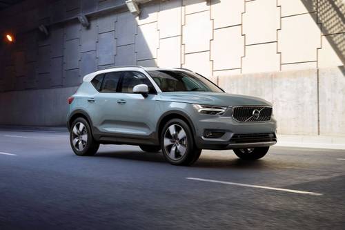 Volvo XC40 T5 Momentum 4dr SUV Exterior Shown