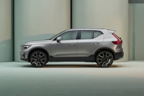 2025 Volvo XC40 B5 Ultra Bright 4dr SUV Profile Shown