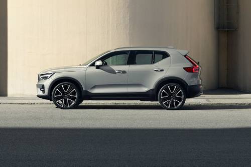 2025 Volvo XC40 B5 Ultra Bright 4dr SUV Profile Shown