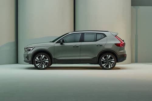 2025 Volvo XC40 B5 Ultra Dark 4dr SUV Profile Shown