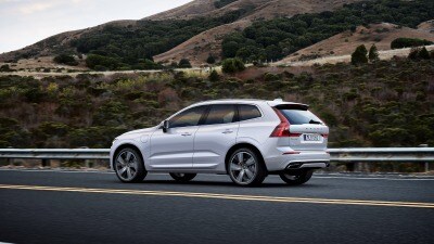 2018 Volvo Xc60 T5 R Design Review Ratings Edmunds 2018 Volvo Xc60 R Design Suv Rear Three Quarter Shown In White