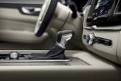 2021 Volvo XC60 T6 Inscription 4dr SUV Shifter